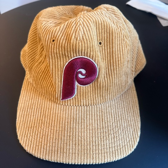 Phillies hat - Picture 1 of 2